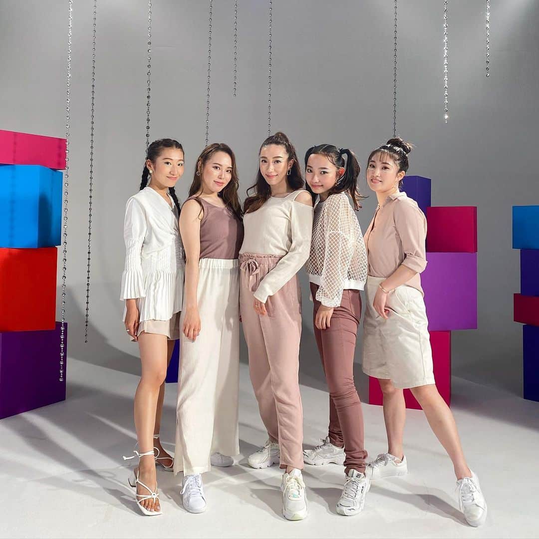 Ruuのインスタグラム：「@hp_japan Pavilion Aero 13 Web Cm Fabulous Verの Off shot💟 ・ 素敵な現場だったな~🌸 ・ 大親友ともお仕事できたり❤︎ 制作から撮影までHappyがたくさんでした💐 ・ @fabuloussisters.japan  @akiho_fabulous  @tsukushi_fabulous  @yuka_fabuloussisters  @kana_fabuloussisters @narumi_obama」