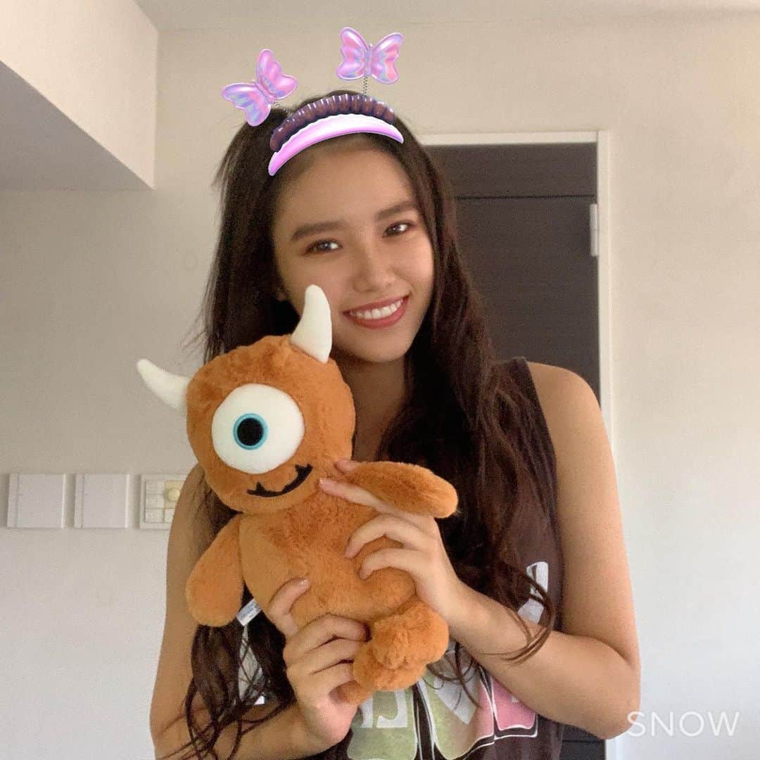 増田小春のインスタグラム：「SNOWの蝶々カチューシャスタンプ🦋  この前ディズニーで一目惚れしてお家に迎えた リトルマイキーが可愛すぎて癒しです💓😭 #おうちで応援#snowcam#snowエフェクト#pr #disney #🦋 #リトルマイキー」