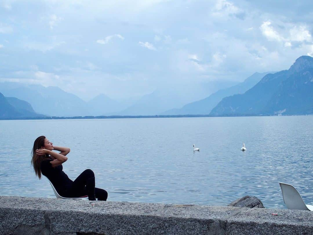 青木愛のインスタグラム：「明日は旅サラダ🥗✨ ⁡ 今週はスイス西部 レマン湖地方の旅です🇨🇭♥️ ⁡ あさ8時から♡ ⁡ お時間ありましたら、是非ご覧ください💋」