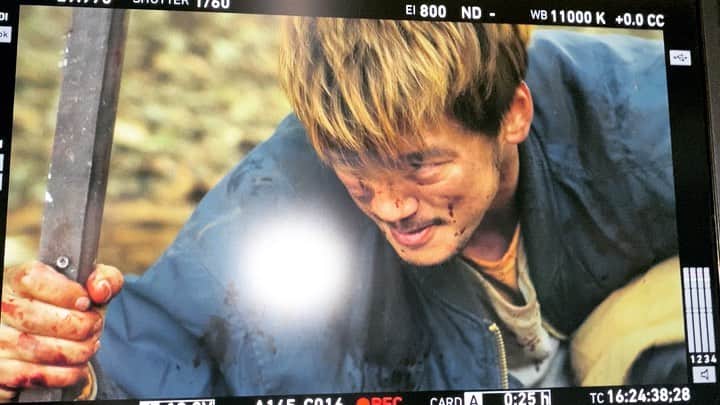 竹内涼真のインスタグラム：「#君と世界が終わる日に   next season3  ここまでseasonをまたぐドラマは僕自身初なので、積み重ねた物をまた、みなさんと共有できると思うと　嬉しいですね🧟‍♂️」
