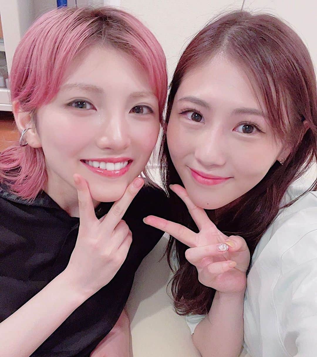 西野未姫のインスタグラム：「ななみき❤️  #岡田奈々 #14期 #同期 #昔はアゴ姉妹と呼ばれていました #2人でお酒飲んだ #奈々酔うとおもしろ可愛い #大人になった2人です」