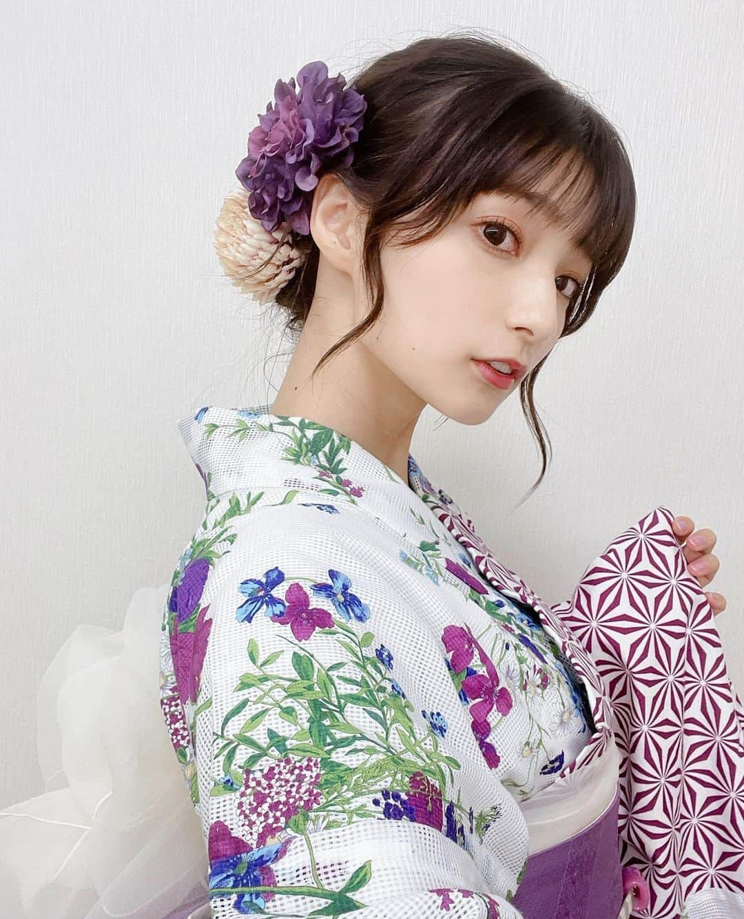 高野麻里佳さんのインスタグラム写真 - (高野麻里佳Instagram)「. . 今年の初浴衣は「グッド！モーニング」さんで着させていただきました👘✨嬉しい〜❤️ . あっという間に夏が終わっちゃいそうだったから、このタイミングで着られてよかった〜♪ のちのちオフィシャルファンアプリにも投稿しますね〜💐 . . . オフィシャルファンアプリはこちらから🎀 . iOS https://apps.apple.com/app/id1563804305 . Android https://play.google.com/store/apps/details?id=com.crayon.marikakohno . . 浴衣 @furifufurifu  . .」8月20日 23時15分 - marika_kohno