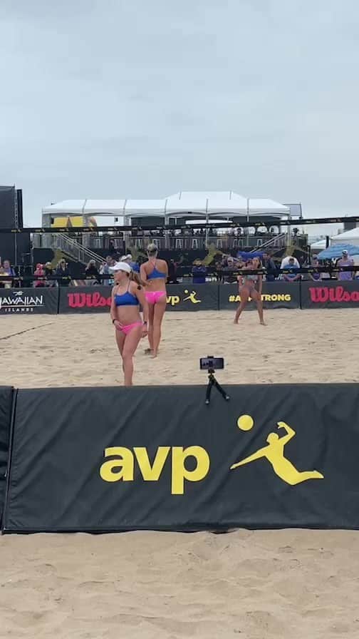 Pete Halvorsenのインスタグラム：「Surf check and AVP Walk around the power and the @avpbeach #manhattanbeachopen in @downtownmanhattanbeach」