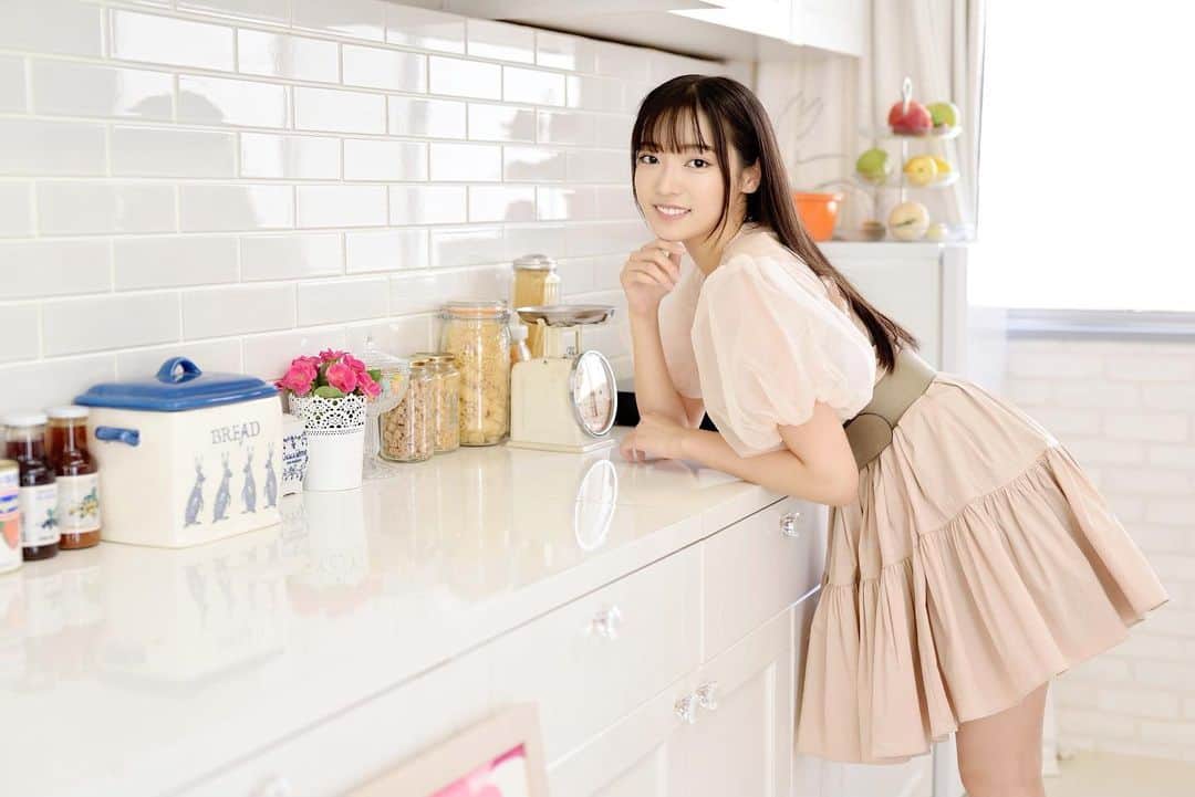 桜田愛音のインスタグラム：「最近ネギうどんにハマってて、週三で作るようになったの！！！ 包丁握っちゃってます！うどんはまぁ茹でないやつだけど…🙄 ・ ・ ・ ・ ・ ・ twitter→ sakurada_anon ←検索🔍 ・ ・ ・ #桜田愛音　#マグニファイエンタテイメント　#インスタグラビア #グラビア　#水着 #撮影会　#撮影 #撮影モデル #カメラ #メイク #camera #Shooting #makeup #girl  #photooftheday #selfie #tiktok」