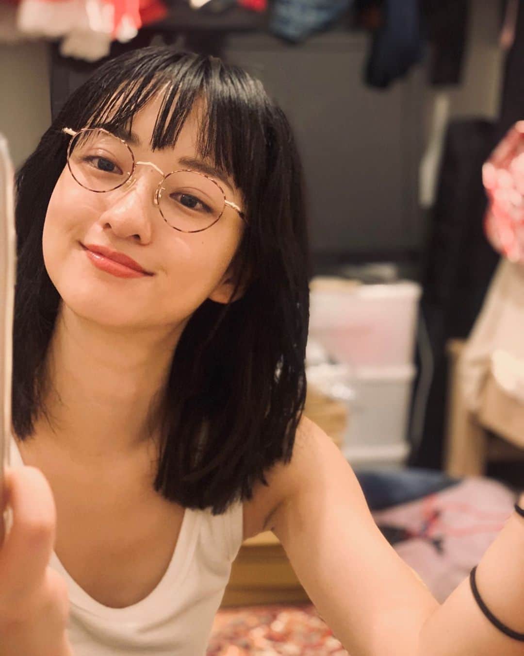 倉田茉美のインスタグラム：「最近のわたし。 またいつかまとめて書こうと思うけど 最近は美容とか新しいこと全部やってみることを大事にしてます。 prでもよさそうなものがあれば見に行ったり。合わないなぁってとこもあるし、それは書かなかったり。  相変わらず月一エステ＋@melrose15 で温めながらの脂肪やセルライト分解のエステ。 @melrose15  に週２回通える時は、代謝の上がり方が全然違います。  いま目指してた体重まで3キロ痩せました。 でも綺麗に痩せるのはやぱ日頃の自分の努力と、 それでも落とせない周りの方のエステのおかげ。  可愛くなりたいね。 自分にとってでいいから。 どこにお金かけて、どこをやめるか。 それにつきます。 おやすみ」
