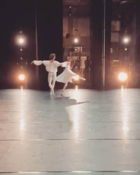 ドロテ・ジルベールのインスタグラム：「Extrait de Roméo et Juliette, La chambre, avec @humarchand pour le World Ballet festival @nbs_japan 📷 @daniil  . #romeoetjuliette #nbs #worldballetfestival #hugomarchand #tokyo」