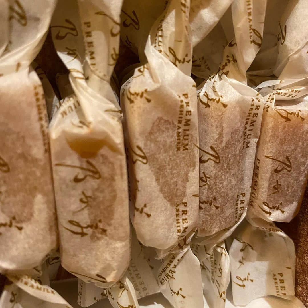 湯浅洋さんのインスタグラム写真 - (湯浅洋Instagram)「パン🍞だけじゃなく 生キャラメルも美味しい！とは。 #乃が美  #乃が美の食パン」8月21日 1時39分 - 164yuasa