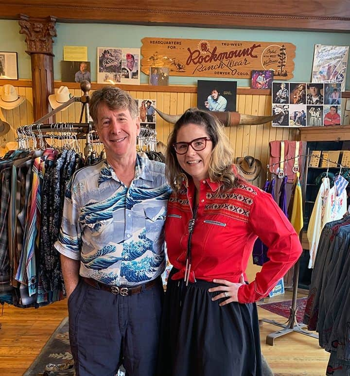 ロックマウントのインスタグラム：「We enjoyed meeting musician @jeneemusic_fiddle who shopped Rockmount today before her concert with @blakeshelton tonight at the @ballarenadenver. She’s a country music singer and songwriter who plays the fiddle, mandolin and acoustic guitar. In 2019, she became the first woman named the Country Music Association's “Musician of the Year.” #rockmount #rockmountranchwear #westernwear #denver #colorado」