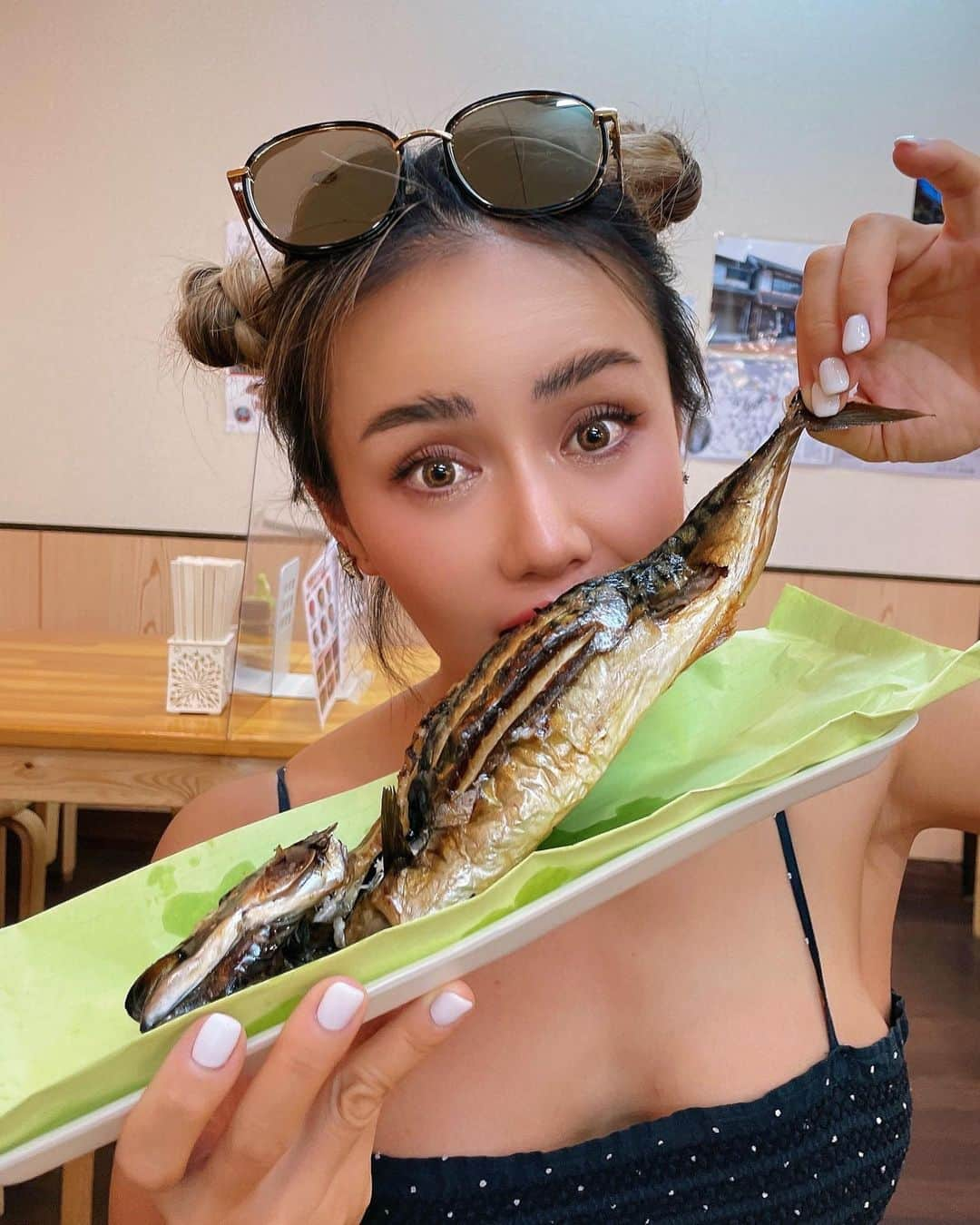 倉地美晴さんのインスタグラム写真 - (倉地美晴Instagram)「・ 肉も好き魚も好き  アイスも好きだしケーキも好き  空も海も山も湖も草原も好き  好きなことを想像している時の自分が好き  思考も行動も全て自分に返ってくる  想いやりをもって 賢く誠実に  自分が他者にそうある事が 自分が幸せになるためのはじまりだとおもう。」8月21日 4時11分 - miharu_kurachi