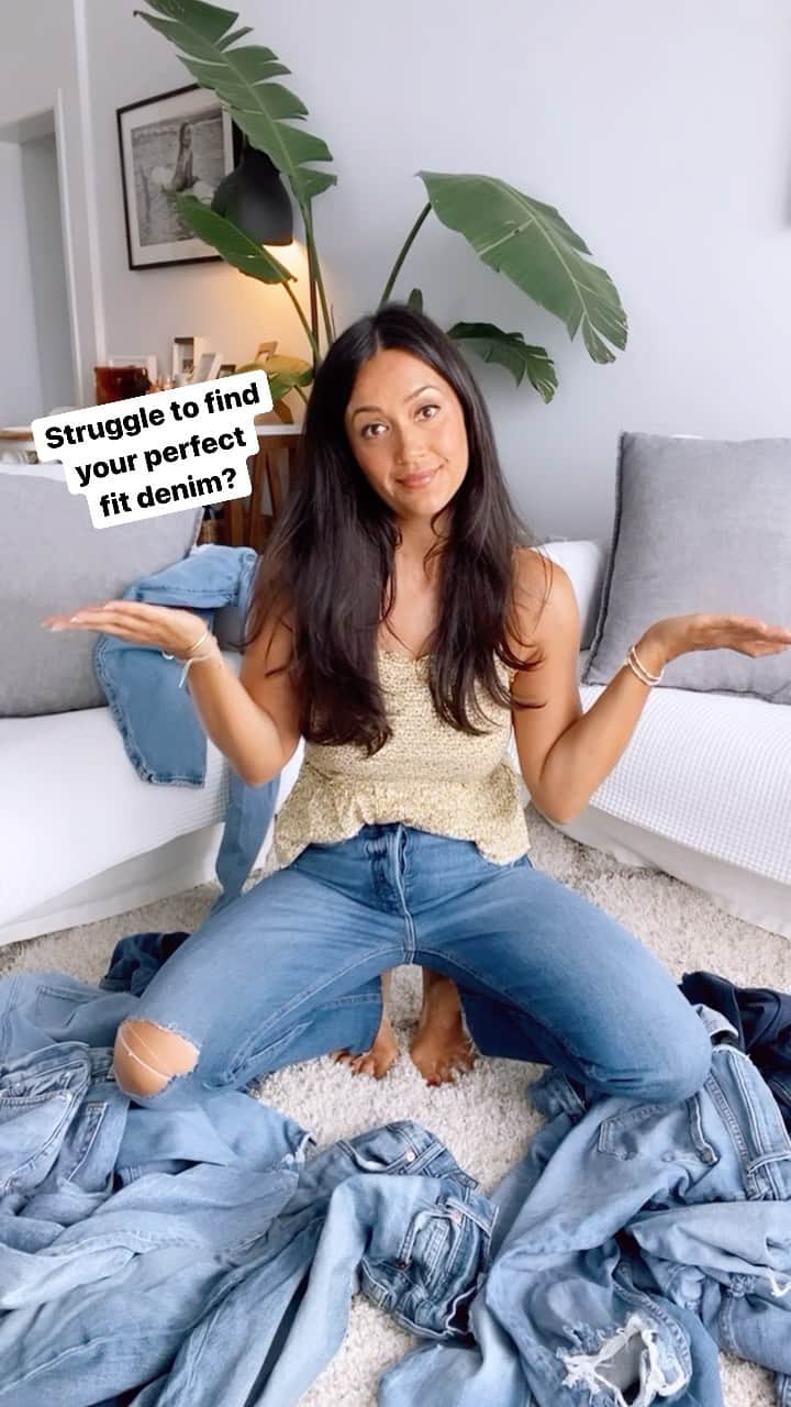 Bianca Cheah Chalmersのインスタグラム：「Do you struggle to find that perfect fit jean? Always digging around in special sections?  This video is for my girls who struggle to find jeans that actually fit (me too)! Too long that we have to cut the hems off, too tight around the waist that we have to use the elastic band hack — the list goes on. @OldNavy have partnered with researchers from the University of Oregon to deliver a revolutionary new way to find our perfect fit. They obsessed over every measurement and then perfected every single size from 0-30 in EVERY STYLE. Then made 1,000’s of updates from waistband openings, ankle tapers, sleeve openings, inseam lengths, so every style feels made for US! So thank you Old Navy for listening to US, because I’ve now found MY perfect fit!  #BODEQUALITY #ad」