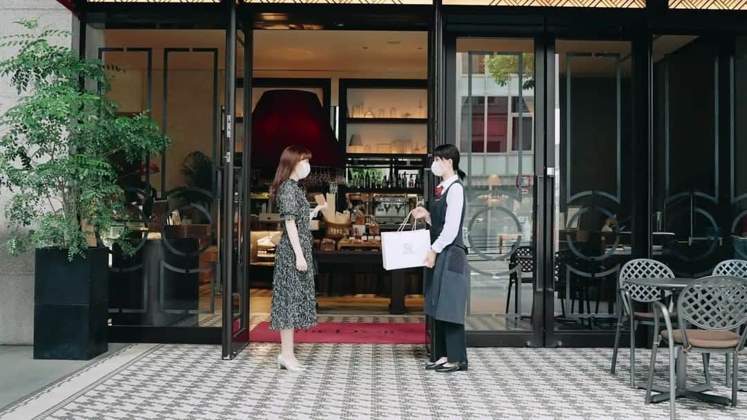 The St. Regis Osakaのインスタグラム：「. おうち女子会やビジネスランチなど、セントレジスのテイクアウトでいつもより贅沢なひと時を。 	 Introduce a little joy in your ladies' gathering and office lunch. Take-out is an option perfect to enliven your special occasion.」