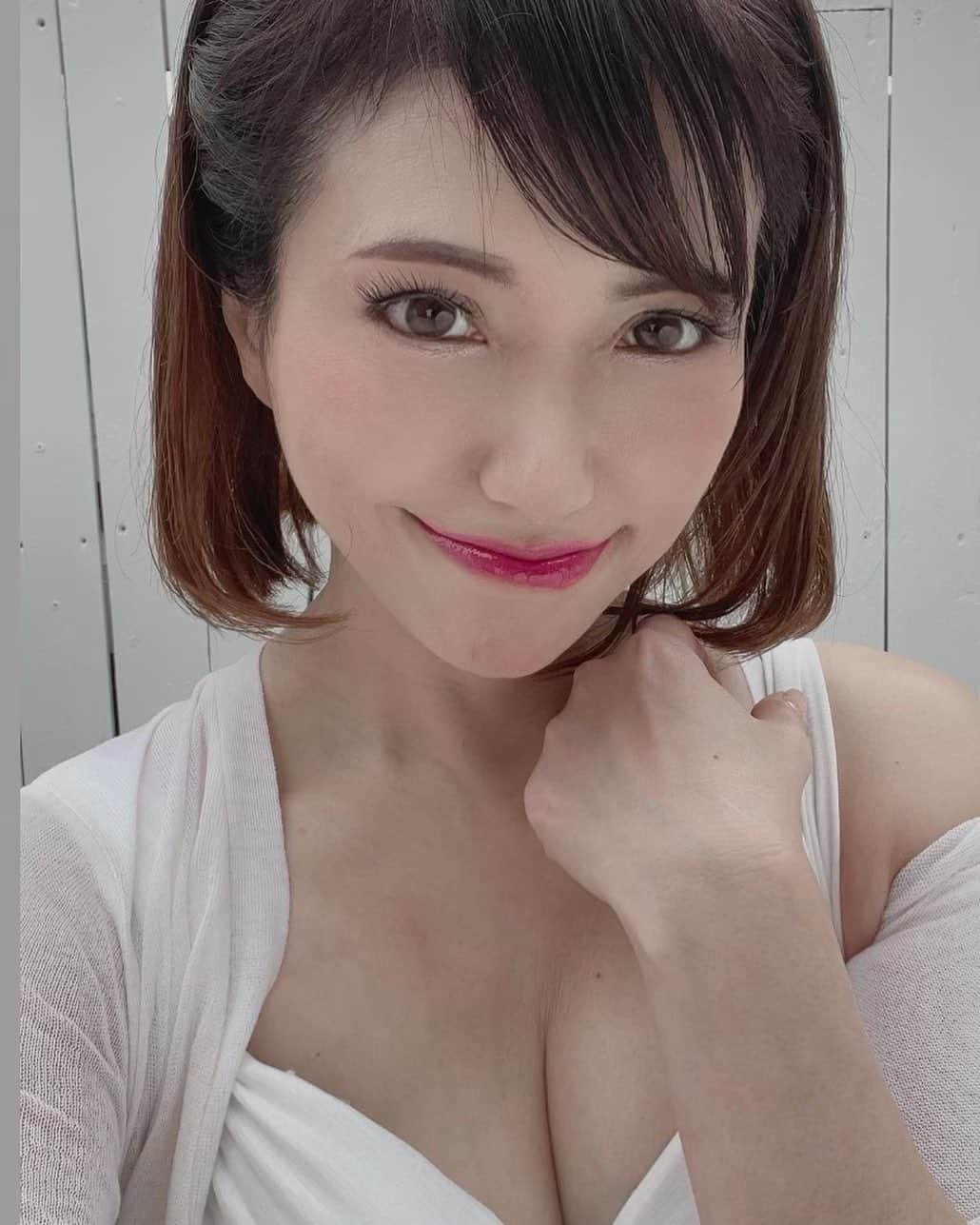 甘乃つばき（吉瀬菜々子）のインスタグラム：「おぱよ☕️ 本日のお江戸は徐々に晴れ間も出そうです🌤 ご機嫌麗しの一日を❣️ ・ ・ #甘乃樁 #甘乃桩 #人妻 #熟女 #av女優 #女优 #做爱 #sexy #av女演员 #여배우 #av여배 #horny #tits #pornvids #jav #japanporn」