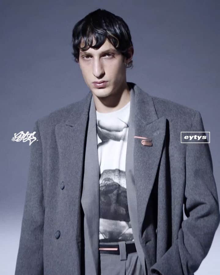 エイティーズのインスタグラム：「Off-court decadence; sharp tailoring, exaggerated proportions and retro-futuristic sneakers.   Discover the new collection.」