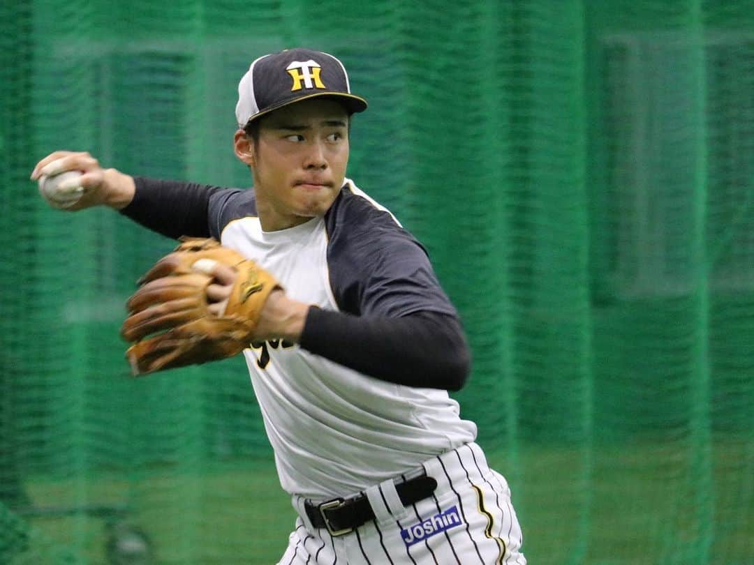 阪神タイガースさんのインスタグラム写真 - (阪神タイガースInstagram)「甲子園でウエスタン・リーグ対ソフトバンク戦‼︎ 試合前練習の様子です！  #片山雄哉 選手　#ラウルアルカンタラ 選手 #遠藤成 選手 #伊藤和雄 選手 #陽川尚将 選手 #岩田稔 選手 #阪神タイガース #ウエスタンリーグ #挑超頂」9月15日 11時47分 - hanshintigers_official