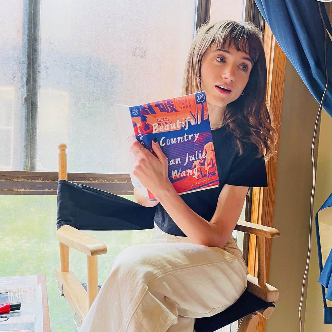 ナタリア・ダイアーさんのインスタグラム写真 - (ナタリア・ダイアーInstagram)「new set, new read 🤓  excited to be one of the Book of the Month judges this september. even more excited to share my pick, Beautiful Country by @qianjuliewang. i’ve always been drawn to stories that let me explore and better understand lives that are different from mine, and her quietly powerful debut is no exception. pick it up at @bookofthemonth I know you’ll enjoy it.」9月15日 8時18分 - nattyiceofficial