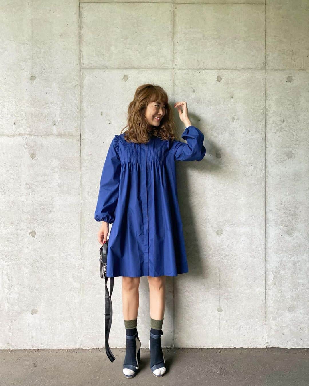 Mai Wakimizuのインスタグラム：「久しぶりに帰って来たスモックワンピース！LINKABLEのお客様は、小柄な方も多く、実はファンが多いスモックワンピ♡160cmの私が着て膝上丈。夏が終わり、ブーツや靴下合わせがちょうどいいこの時期にトライしやすいと思います＼(^o^)／これは新色のnavy. #wakkinstyle#ootd#coordinate dress:#linkable @linkable_official(伊勢丹先行発売予定) ------------------------------ 【popup shopのご案内】 日時:2021年9月22日(水)〜28日(火) (24日(金)はイベント開催につき終日休業) 場所:伊勢丹新宿店 本館1階 婦人雑貨／イセタンリーフ  ------------------------------」