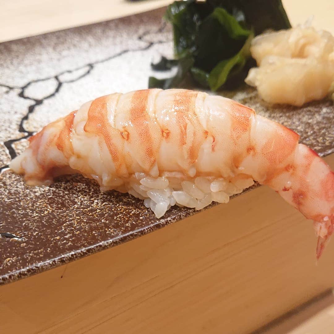渡辺めぐみさんのインスタグラム写真 - (渡辺めぐみInstagram)「久しぶりの、美味しい😋🍴💕お寿司食べちゃいました😃⤴️⤴️  ここの、アワビの食べ方が大好き🍀😊🍀 2枚目の写真の、ウニを食べた後にアワビを食べるのですが、美味しすぎて写メ忘れてしまいました😣⤵️  美味しい物頂くと、幸せな気分になります😊👍⤴️ ご馳走様でした😃⤴️⤴️  お寿司好き❤️⤴️⤴️⤴️❤️  #お寿司好き #寿司 #お寿司大好き #アワビ#マグロ#すじこ #美味しい #幸せ#久しぶり #instagrammer #instagramjapan #instagramlike #instagramgood」9月15日 11時06分 - meguheart
