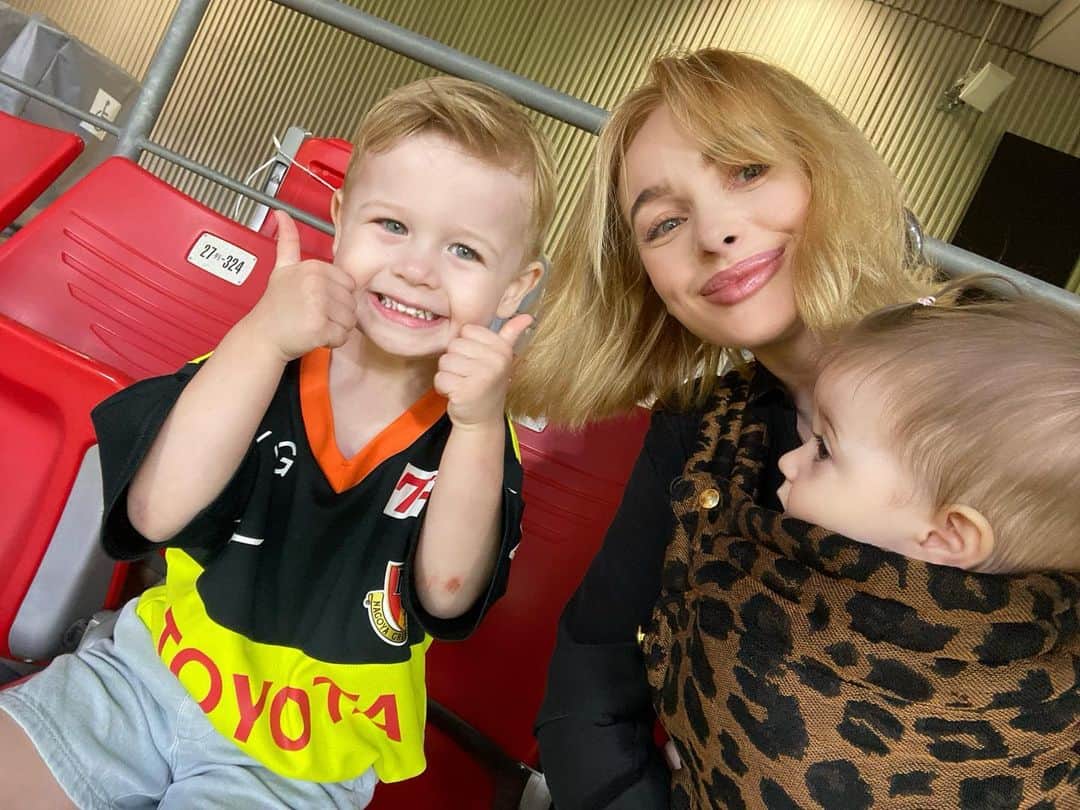 リアノン・ランゲラック（ミッチェル・ランゲラックの妻）のインスタグラム：「❤️‍🔥🏟 Back in the stadium for Champions league 🇯🇵⚽️」
