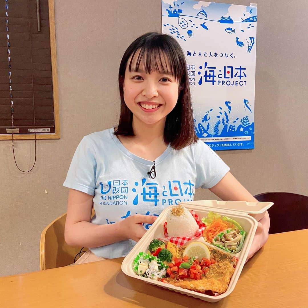 柴真緒さんのインスタグラム写真 - (柴真緒Instagram)「【お知らせ】  Campuslab × tvk   「海と日本プロジェクトinかながわ」  神奈川の海を再発見する番組、 『カナガワニ海』で横浜市栄区のCafé Bar & Lunch Box Smileさんを取材しました😊  海と日本プロジェクトとコラボレーションしたオリジナルのお弁当についてお話しを伺いました🍱✨  明日、9月16日（木）21:55-22:00 テレビ神奈川で放送されます🐳  公式サイトにてキャンパスラボメンバーの取材記事も随時アップされていますので、 お時間のある方はぜひご覧ください☺️  また、実際に私もコラボメニューをいただきました！ 特に地元のアジは脂がよくのっていて旨みたっぷりでとても美味しかったです。 ぜひ皆さんもご賞味ください✨  #campuslab #tvk #海と日本プロジェクト#テレビ神奈川 #神奈川 #キャンパスラボ #リポーター #ミスコン #女子大生 #メッセンジャー #海 #カフェ巡り」9月15日 11時08分 - mao.shiba_