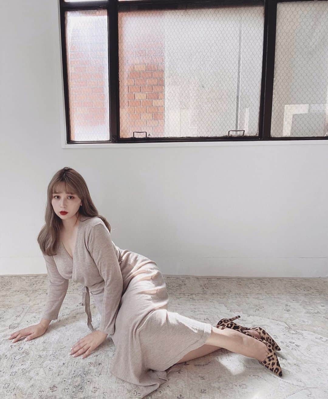 puinpiのインスタグラム：「woman knit one piece  薄手のニットの カシュクールワンピース。  女性らしさたっぷりに着るのもいいし、 私は上からスウェットもきたいなーって おもってるのです♡  2021.09/19 PM21:00 release  #Pui #Puishop #ニットワンピース #プイ」
