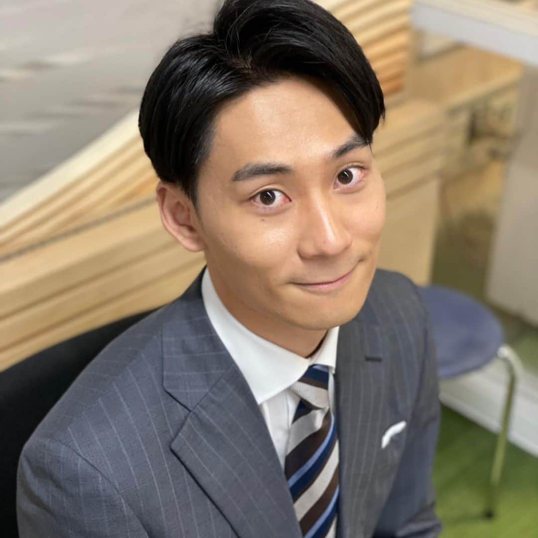 フジテレビアナウンサーのインスタグラム：「. 「それでは」を言いたい男。 ⁡ #フジテレビアナウンサー #今湊敬樹 #livenewsα #たまたまスマホが倒れてしまいました」