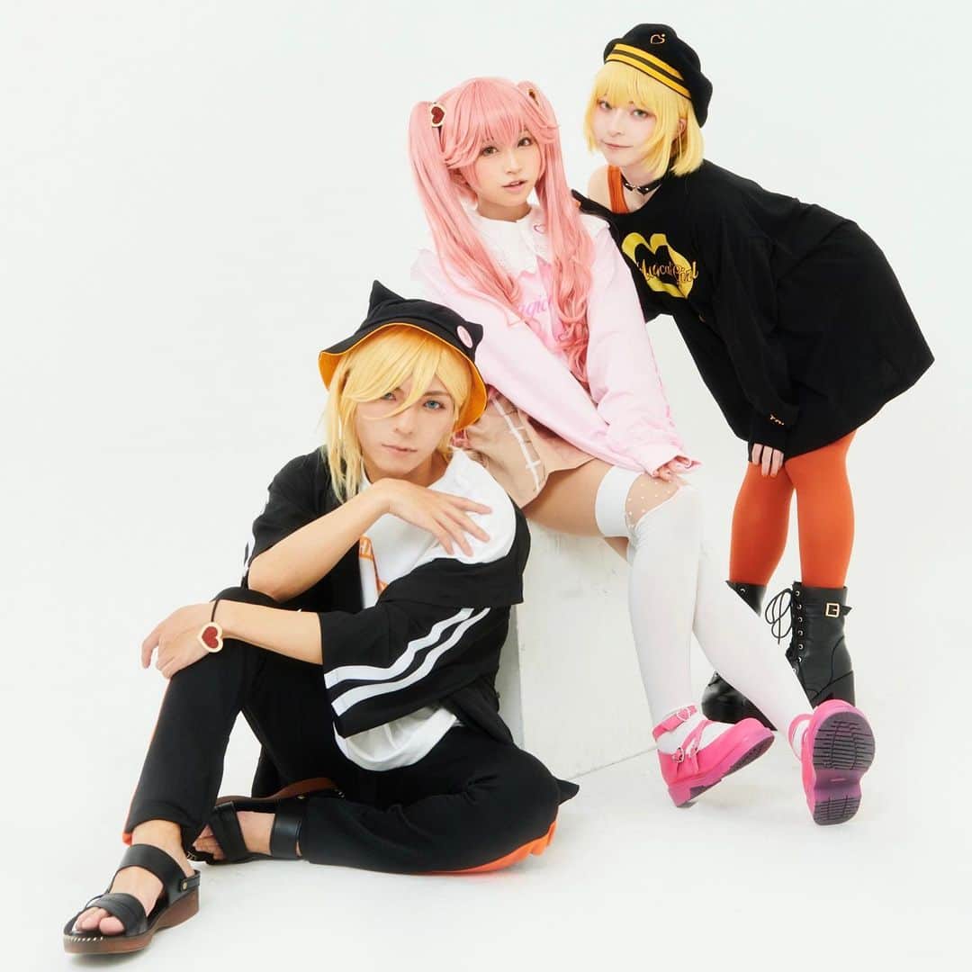 ミヤのインスタグラム：「#コンパス × #WEGO  リリカ @lemi_lil  ルルカ @yayo_sergie  photo @ayato28」