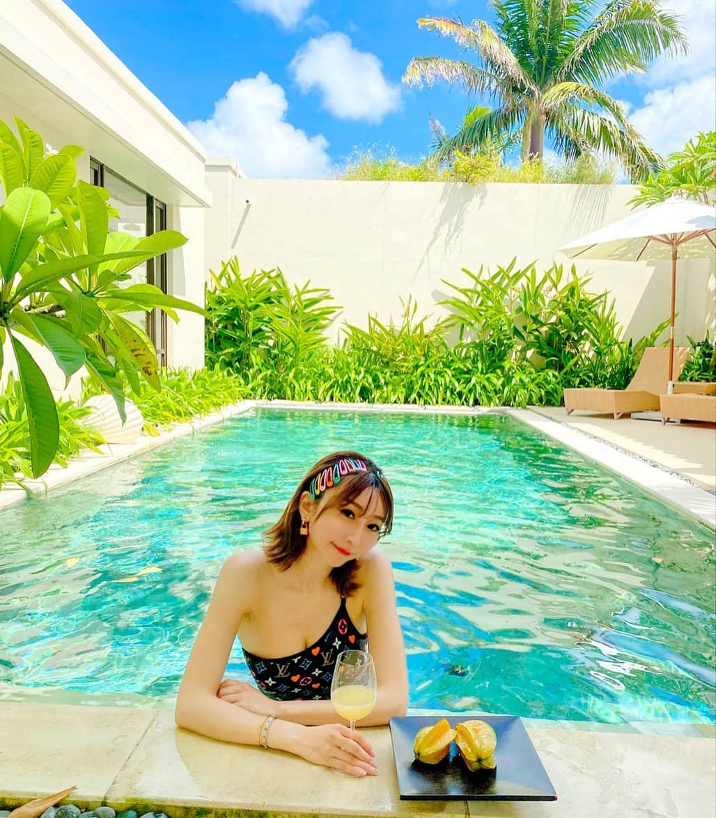 JUNKO（飯田順子）のインスタグラム：「🥂🥂🥂 天気最高😋 ・ ・  #theuzaterracebeachclubvillas」