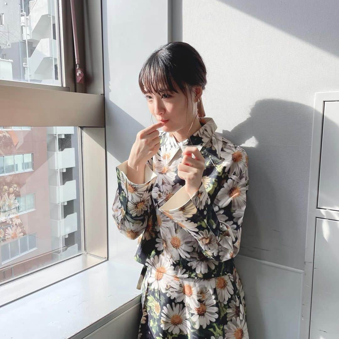 大友花恋さんのインスタグラム写真 - (大友花恋Instagram)「本日のラヴィット！もありがとうございました！ お花いっぱいのお衣装でした✽ 《私のお煎餅の食べ方》 ①袋のまま割ります ②うっとり眺めます ③パクりと食べます ④幸せを噛み締めます」9月15日 15時28分 - karen_otomo