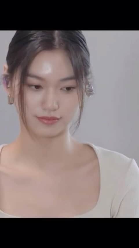キム・ドヨンのインスタグラム：「JI SUYEON X KIM DOYEON | #CH420 ‘Something New(태연)’ Doyeon cut」
