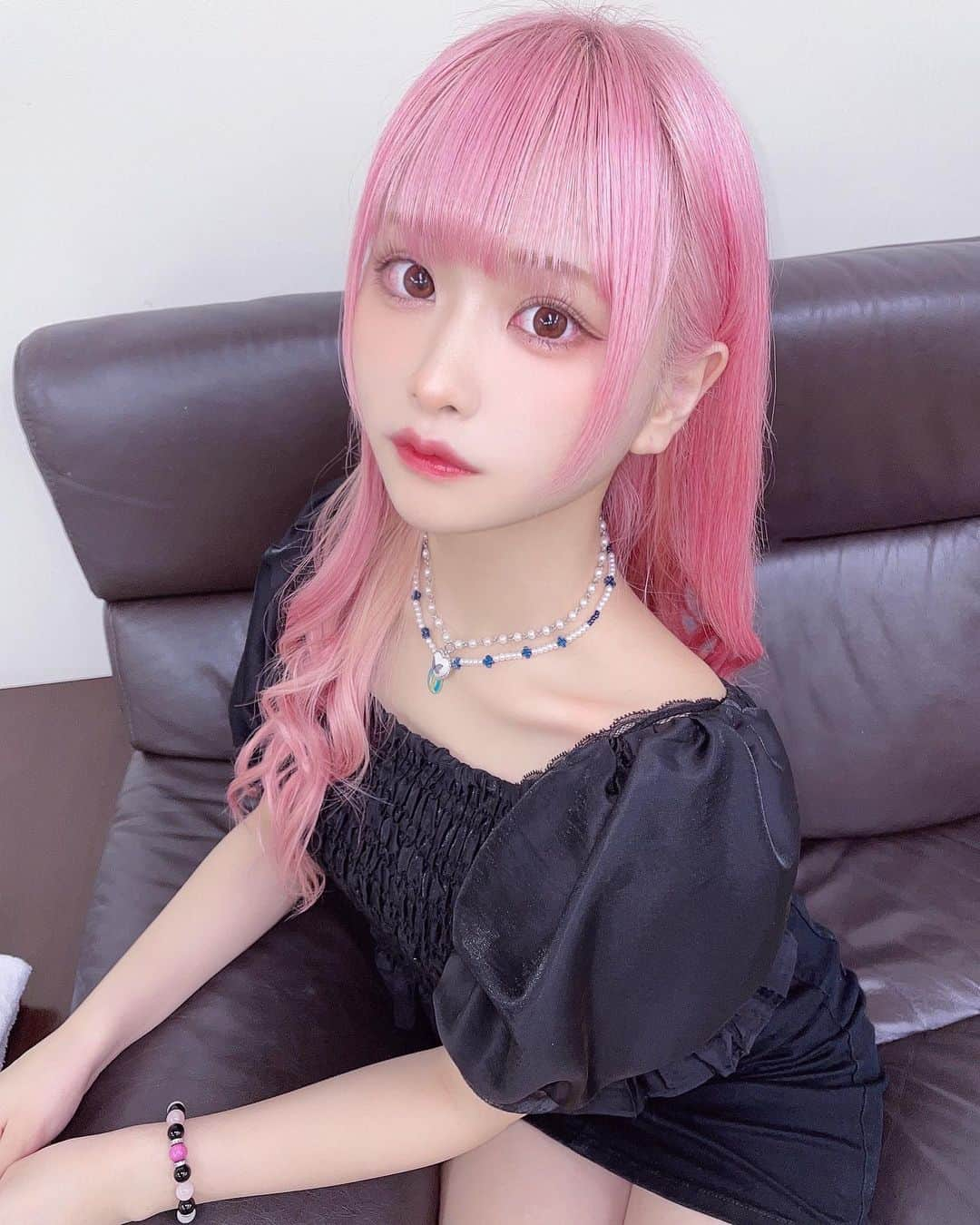 いちさんのインスタグラム写真 - (いちInstagram)「おとなかも🐈‍⬛  #idol #cosplay #cosplayer #cosplaygirl #japanesegirl #girl #selfie #instagood #hightone #maid #pinkhair  #twins #twintail #fff #lfl #l4l #アイドル #派手髪」9月15日 16時52分 - ichi_7cos