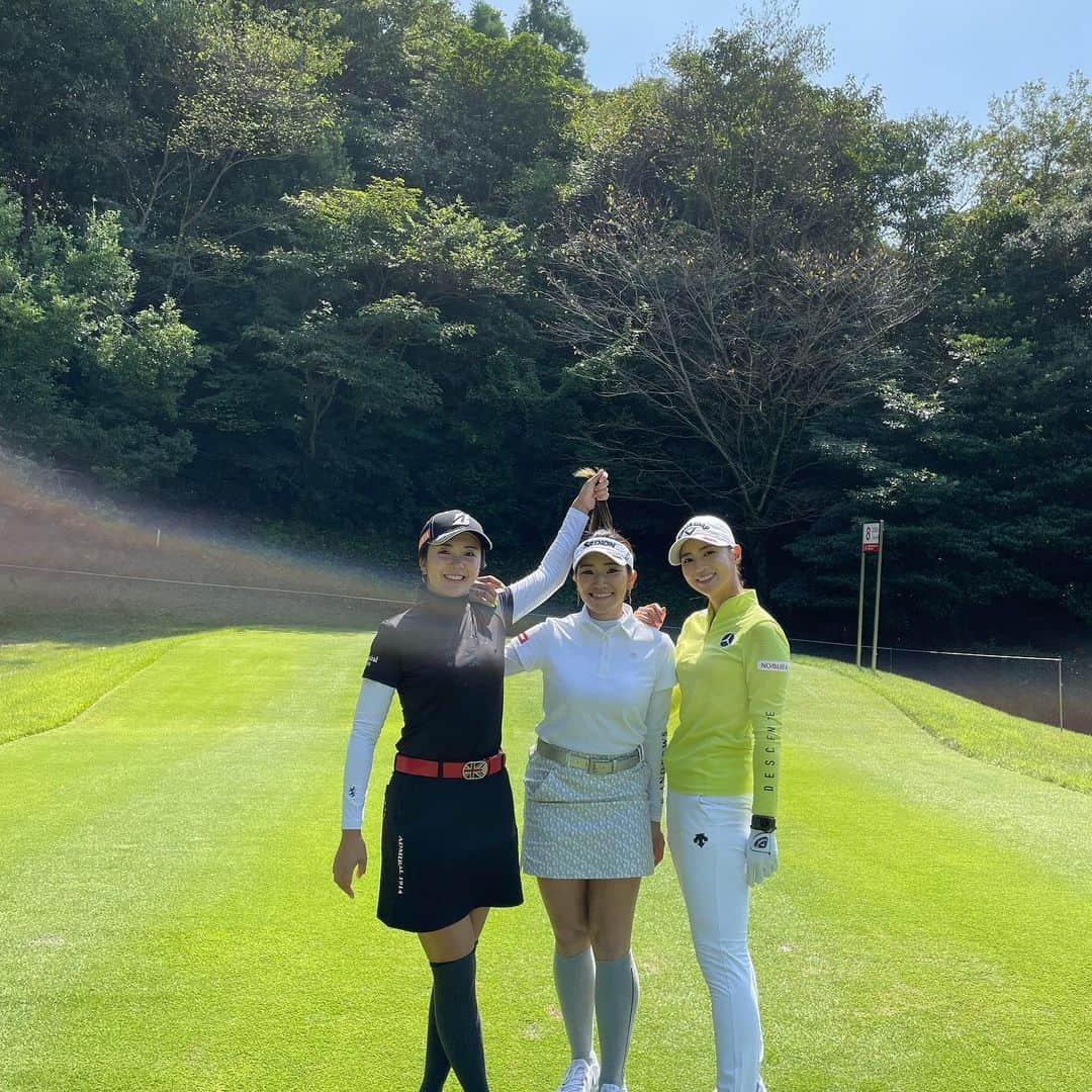 堀琴音さんのインスタグラム写真 - (堀琴音Instagram)「今日は同級生と練ラン❤️ 楽しかったー💕⛳️  #オセロとレモンちゃん。笑 #柏原明日架  #安田彩乃 #堀琴音 #1995年組」9月15日 17時37分 - kotokotohori