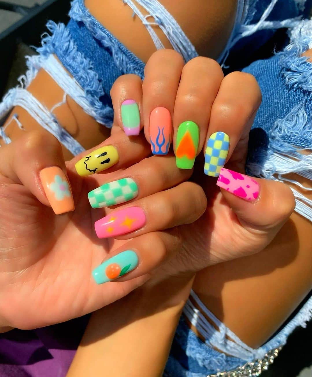 GENKINGさんのインスタグラム写真 - (GENKINGInstagram)「HAPPY NAILs💅🌈💖🔥🍊 気持ちが明るくなるネイルにしたかったんだけど、正解🤩✌️ 可愛すぎん⁉️  #genkingnail  #nails #nailart」9月15日 18時28分 - _genking_