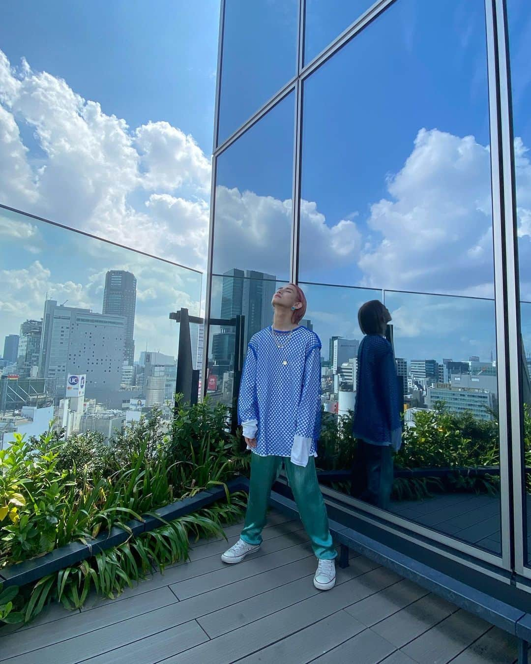 とまんさんのインスタグラム写真 - (とまんInstagram)「. ☁️🪞🌿  #撮影日和  a perfect day for shooting.」9月15日 19時09分 - _sweatm