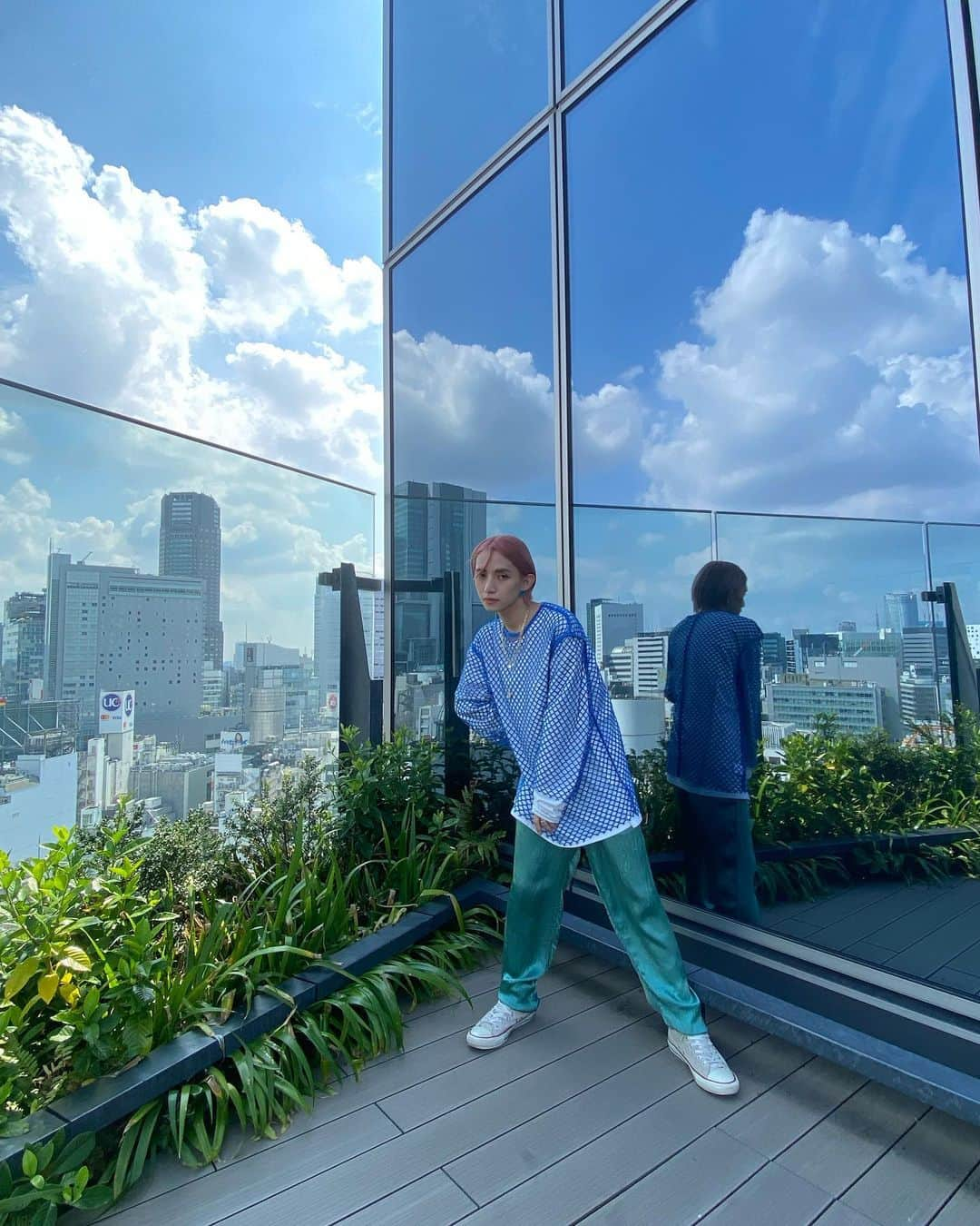 とまんさんのインスタグラム写真 - (とまんInstagram)「. ☁️🪞🌿  #撮影日和  a perfect day for shooting.」9月15日 19時09分 - _sweatm