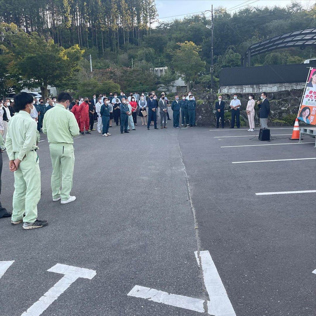のインスタグラム：「#大郷町　にて、 緊急事態宣言解除に合わせ、 野外にて個人演説会をやらせていただきました。  なかなか、集会が開けないこの時期に、 距離を保ちながら、 直接、 顔を見て、 話を聞いていただける場所を用意してもらえて 本当に幸せです。  足を運んで下さった151名の皆様、 開催してくださった中山県議、 お力添えいただいた寺嶋建設の皆様、 心から感謝申し上げます🥲  #辻立ち  #宮城五区 #幸せをかたちに  #辻立ちクイーン」