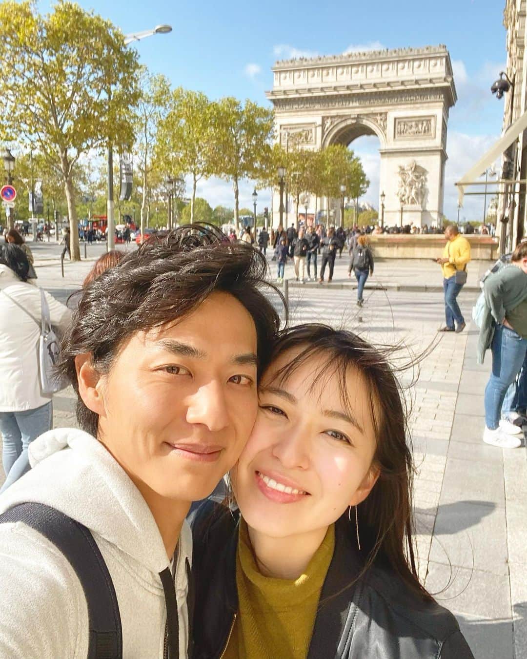 岩間恵のインスタグラム：「今日くらいの気温&天気が最高 東京はとても気持ち良い秋晴れでしたね🌾  この時期はパリの日々を思い出すなぁ〜  海外行けるようになったらまずフランス行くだろうなぁ  みんなどこ行きたい？✈︎✈︎  @mame_trip   #2年前の10月 #今となっては夢のよう」