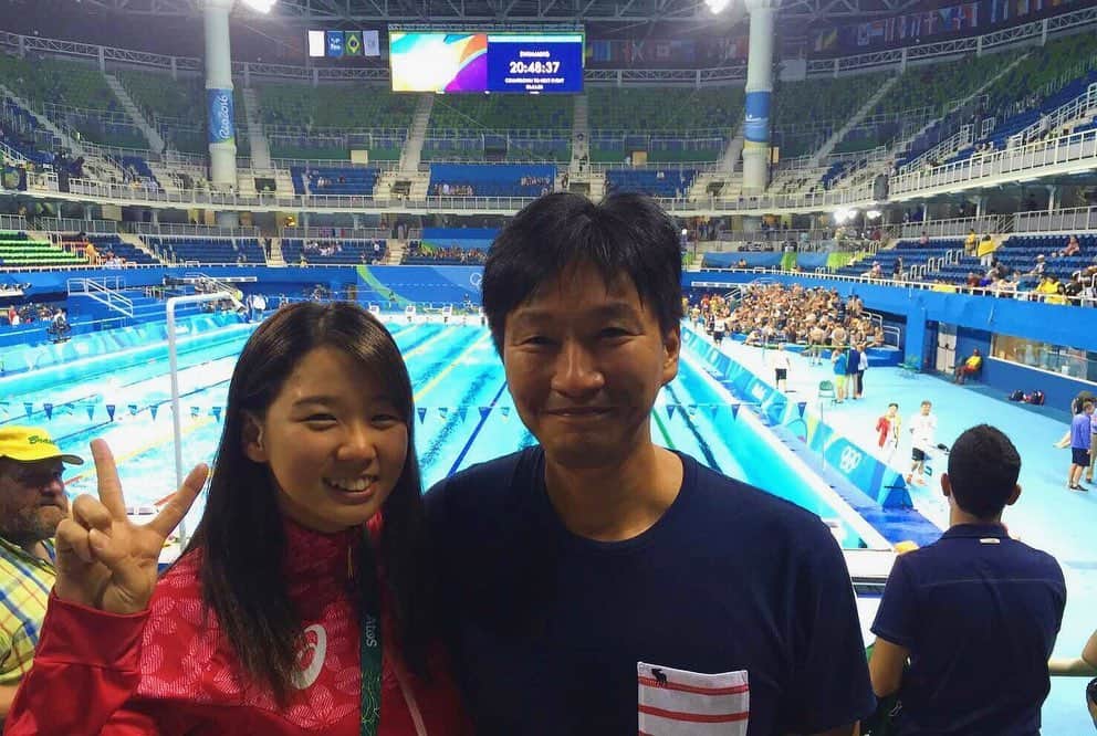 寺村美穂さんのインスタグラム写真 - (寺村美穂Instagram)「#20210915   ご報告。  競技生活に終止符を打つことを決めました。  23？24年間、水泳を通してたくさんの人と出会い、世界水泳、パンパシ、アジア大会、ISLなどの国際大会、そして2016年、2020(2021)と2回のオリンピック。普通では味わえないような経験をたくさんさせてもらい、色々なことを学んで、水泳と共に成長してきました。  高校大学と膝の手術を2回して、大学4年でリオオリンピックに出場することができ、終わってからはもう一度。と簡単に言えたけど、社会人で歳を重ねていくうちに思い通りにいかなくなることが増え、苦しいことも多い5年、最後の1年はいろんな感情と闘った1年でした。 でも、そんな中で家族や仲間たち、応援してくれる周りの方々の存在がわたしを救ってくれて、支えてくれて、その度に自分は本当に恵まれているなぁと実感しました。そして、水泳が好きという気持ちと一度決めたことから逃げたくない、諦めたくないという強い意志を持つことができたからこそ最後までやり切ることができました。  あの東京オリンピックの舞台に立てて競技生活を終えれたことが本当に幸せで、誇りです。自分には充分すぎるほど幸せな水泳人生でした。本当にたくさんのご声援ありがとうございました😊🤲🏻  東京オリンピックがおわってから今までの期間 とても有意義な時間を過ごすことができたので、 これから少しずつですが いろいろなことに挑戦していきたいと思います。 第二の人生もどうかよろしくお願いします🙇🏻‍♀️✨  寺村美穂」9月15日 19時41分 - teramipooo