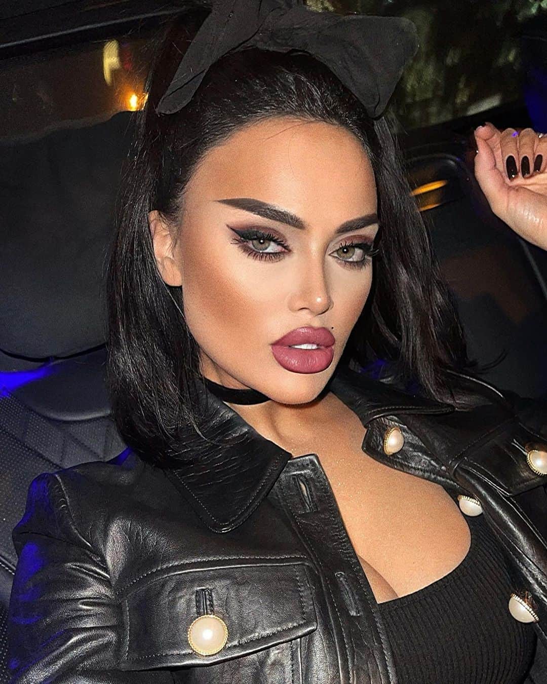 Nita Kuzminaのインスタグラム：「С каким словом я у тебя ассоциируюсь? 😈」