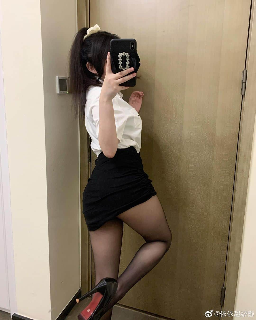 Shikaさんのインスタグラム写真 - (ShikaInstagram)「Chinese office girl  Model: 依依超级懒」9月16日 0時12分 - shika.kamisaka