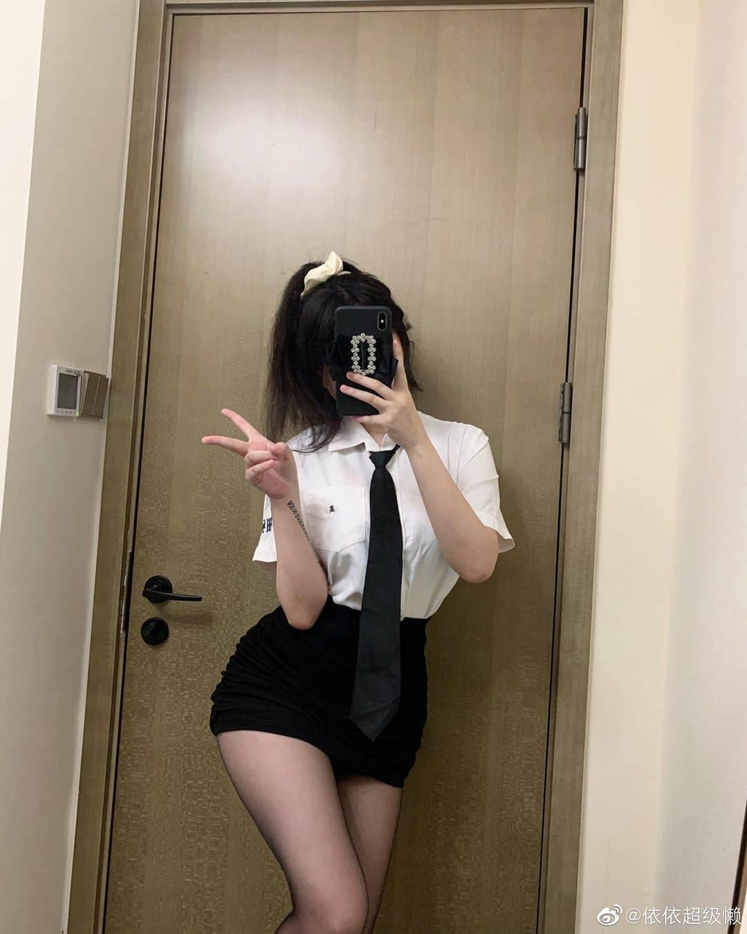 Shikaさんのインスタグラム写真 - (ShikaInstagram)「Chinese office girl  Model: 依依超级懒」9月16日 0時12分 - shika.kamisaka