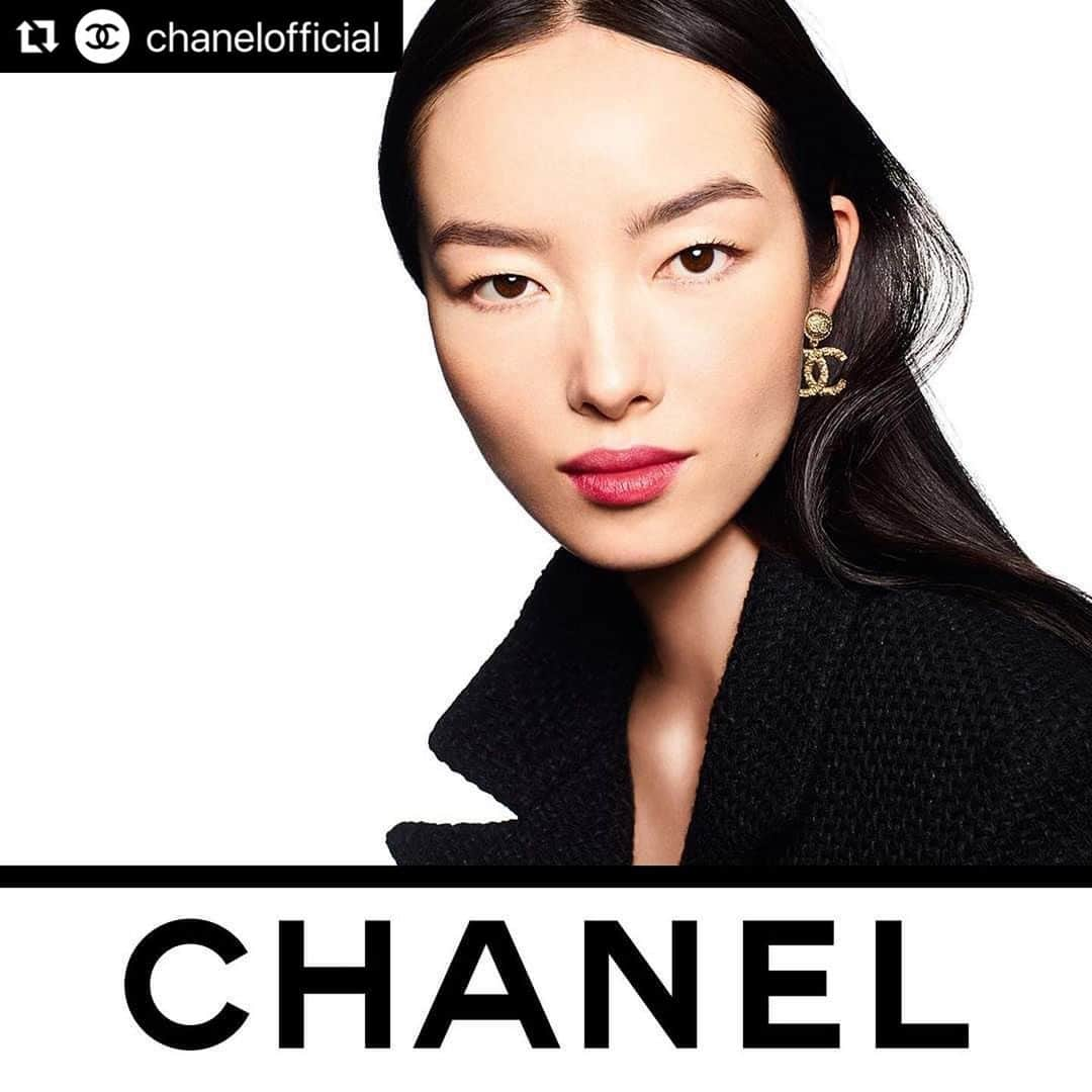 フェイフェイ・サンさんのインスタグラム写真 - (フェイフェイ・サンInstagram)「💕#Repost @chanelofficial with @make_repost ・・・ Ultra performance. All-day elegance. ULTRA LE TEINT. A perfect complexion with a luminous matte finish for 24 hours*. Its ultra-lightweight formula blends seamlessly with the skin for non-stop comfort. 35 shades available.  ULTRA LE TEINT BD01 ULTRA LE TEINT B20 ULTRA LE TEINT B40  @feifeisun  *Clinical evaluation of 20 women #UltraLeTeint #CHANELFoundation #CHANELMakeup」9月16日 0時46分 - feifeisun