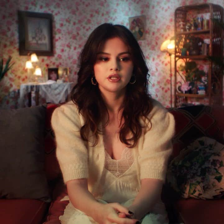 のインスタグラム：「Today is the first day of #HispanicHeritageMonth and I’m so thrilled to share my @YouTubeMusic #ArtistSpotlightStories with you. Watch now to learn more about my heritage and Revelación. link in bio.」