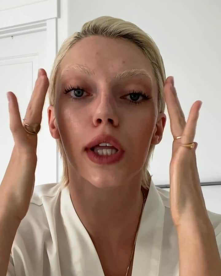パイパー・アメリカ・スミスのインスタグラム：「Beverly Hills Mom back at it again with @saiebeauty and their magical Slip Tint - tinted moisturizer - in shade 2! Available in 14 shades✨」