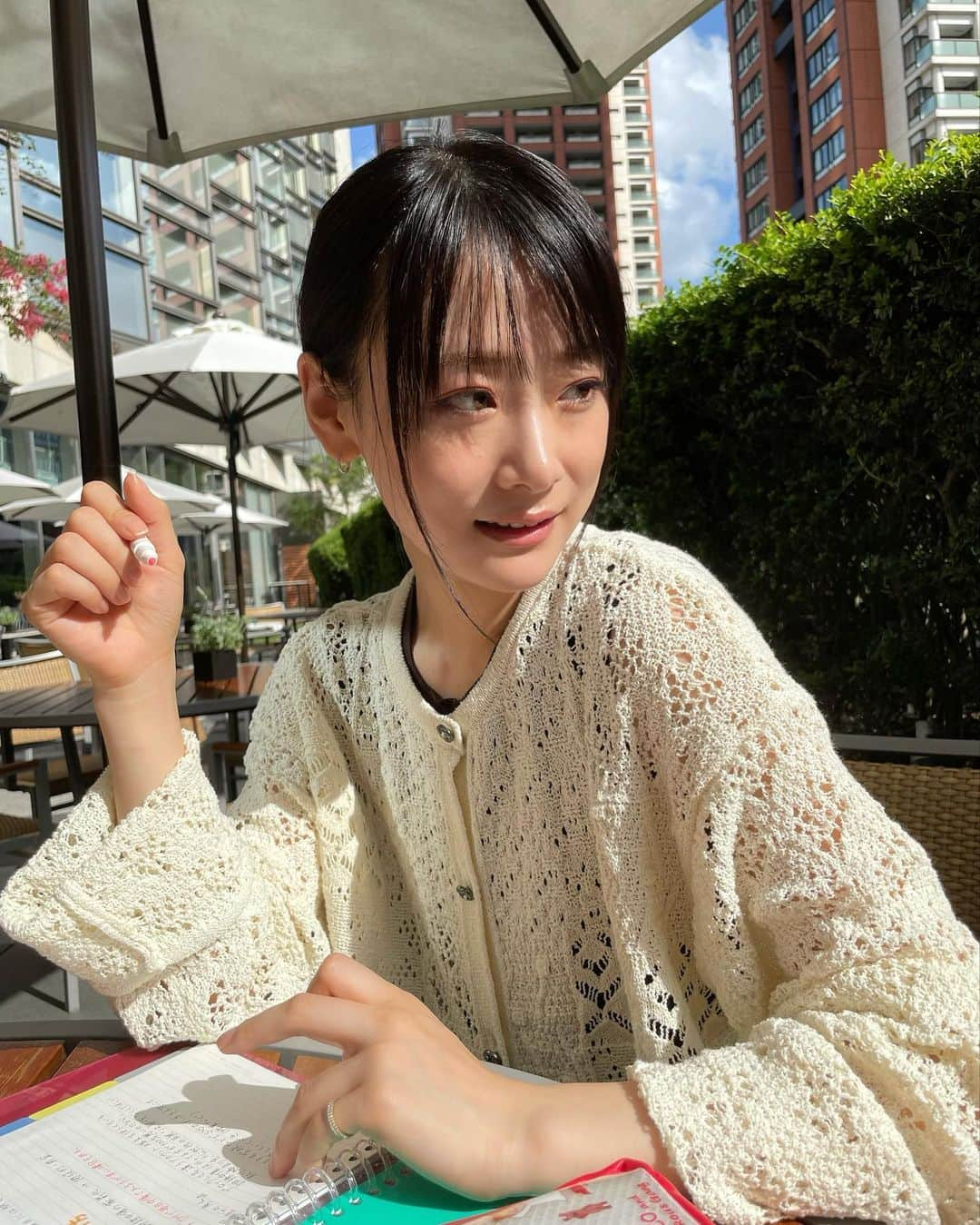 福岡みなみさんのインスタグラム写真 - (福岡みなみInstagram)「・ 勉強しよー！って マネージャーさん巻き込むの巻。  #ノーマルカメラ  #カフェ #勉強」9月16日 16時46分 - fukuokaminami373