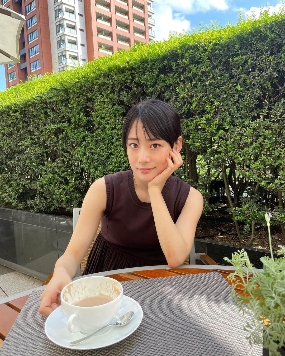 福岡みなみさんのインスタグラム写真 - (福岡みなみInstagram)「・ 勉強しよー！って マネージャーさん巻き込むの巻。  #ノーマルカメラ  #カフェ #勉強」9月16日 16時46分 - fukuokaminami373