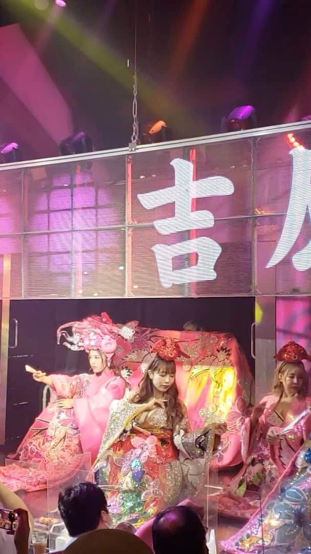 のえるのインスタグラム：「. . 最初で最後の吉原ラメント。 . 大好きな同期、先輩、後輩ちゃんに 囲まれてのQueen幸せでした。 . .」