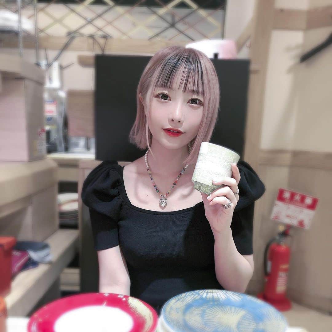 白釈迦遺さんのインスタグラム写真 - (白釈迦遺Instagram)「. 回転寿司の茶って 何杯入れればいいの🍵」9月16日 16時11分 - shaka_yui