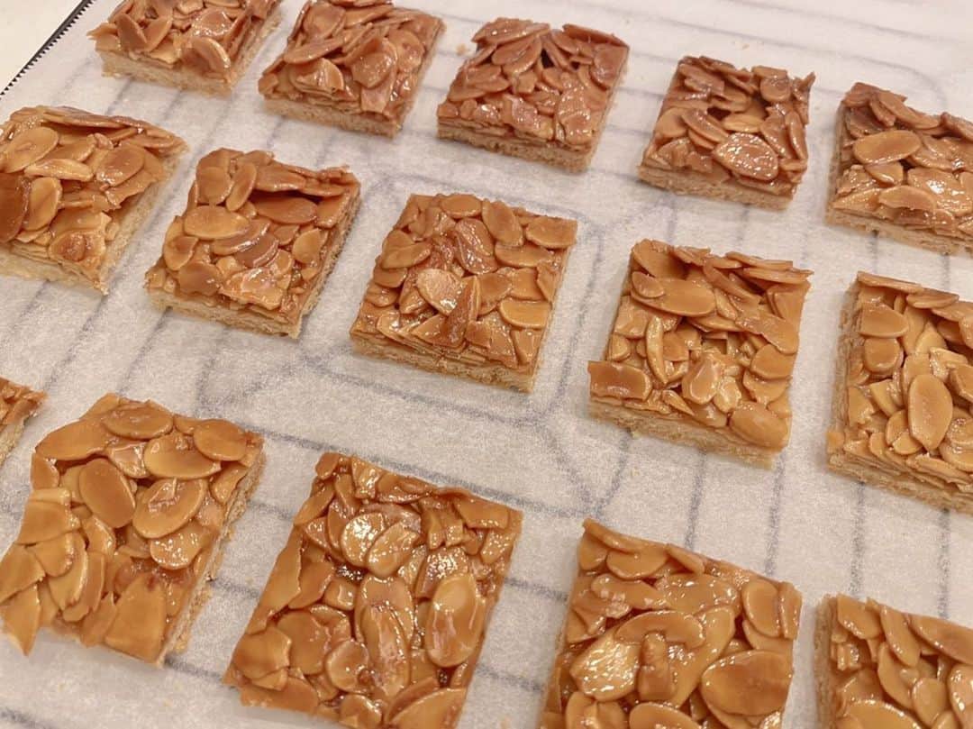 希空のインスタグラム：「フロランタン𓈒𓂂𓏸   #お菓子作り #フロランタン #洋菓子 #おうちカフェ #手作り #焼き菓子」