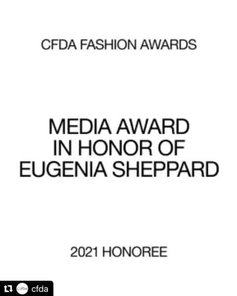 ニーナ・ガルシアのインスタグラム：「Thank you @CFDA for this award that travels straight to my heart ♥️ Can’t wait to celebrate with all of you soon 🙏 Congratulations to all of the nominees and honorees.  #Repost @cfda ・・・ At this year’s #CFDAAwards, Nina Garcia will be receiving the Media Award in honor of Eugenia Sheppard. We can’t wait to see her in person at THE POOL + THE GRILL, the iconic venue housed within the landmark Seagram Building on Park Avenue, on Nov.10th」