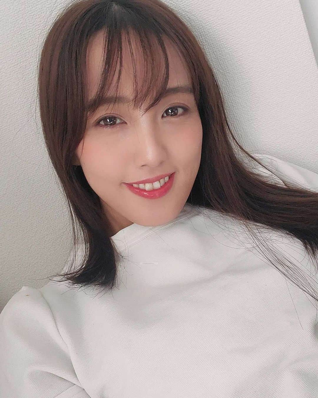 日里麻美のインスタグラム：「* 敗者復活を主張  ミスFLASH2022 敗者復活、見事復活できました！ 目指せグラビア界のサンドウィッチマン🥪  9/19から 敗者復活ははじまります！ 宜しくお願いします  * * *  ❇️#ミスFLASH2022 オーディション参加中！応援必要としてます！！❇️ 【販売中】 💠抑えきれない胸の鼓動　DVD & Blu-ray Amazonなどで購入できます 💠グラビア学園　グラビア動画&デジタル写真集　Amazon、DMMで購入できます  【TV、Web】 💠 打姫オバカミーコ　劇場公開決定  💠毎週木曜日YouTube　タイタン東スポ部更  💠さまぁ～ずチャンネル　『訳あり女』  💠YouTube　『ひさっちゃんねる』で検索 最新「ミスFLASH2022応援方法」  【イベント】 💠9/18　TIPSTAR 💠9/19　ミスFLASHファイナリストお披露目会 💠9/21  ミスFLASHファイナリストプール撮影会👑 * * * * #乳圧女 #着衣巨乳 #着衣でも主張 #乳圧 #おっぱいの大きいお姉さんは好きですか #hisato」
